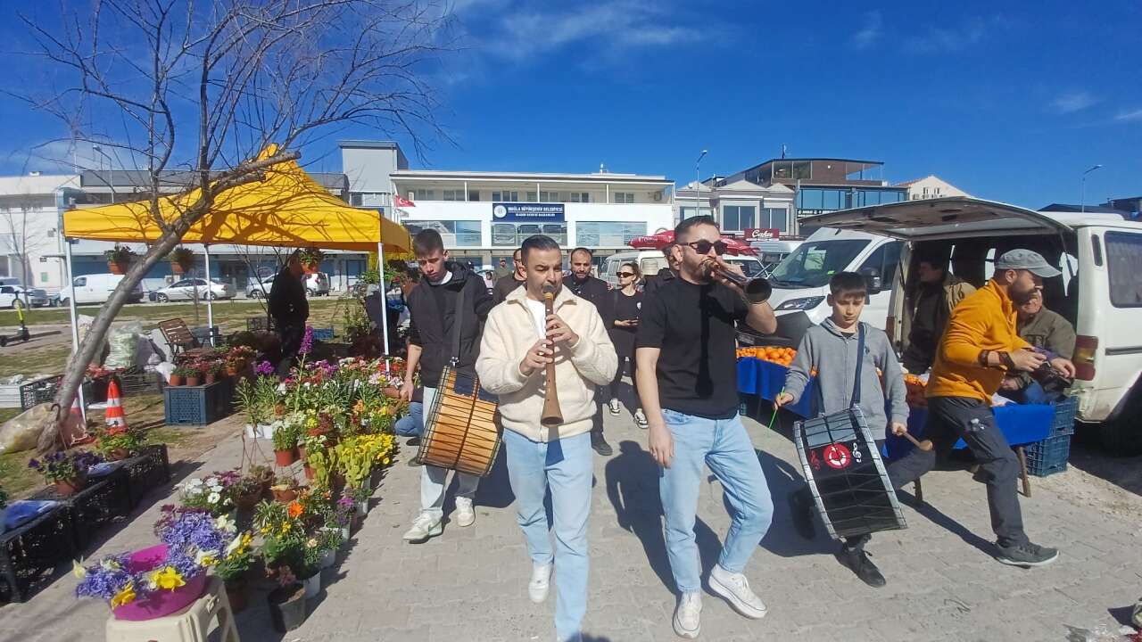 Muğla’da 8 Mart’ta Sanatla Farkındalık: Güleda Cankel Sokak Tiyatrosunda Anıldı 10